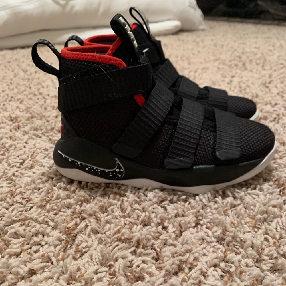 Nike Lebron solider Xl boys size 11